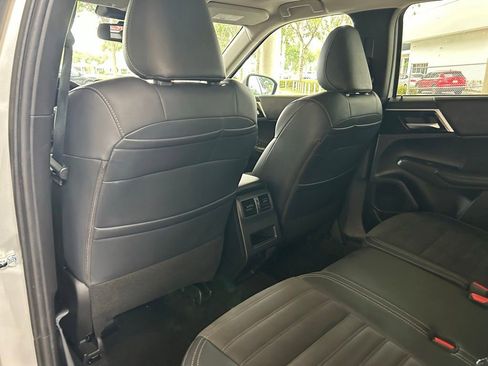Used 2024 Mitsubishi Outlander SE FWD image 38