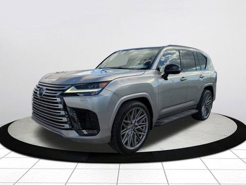 Used 2022 Lexus LX 600 4WD w/ Appearance Package image 2