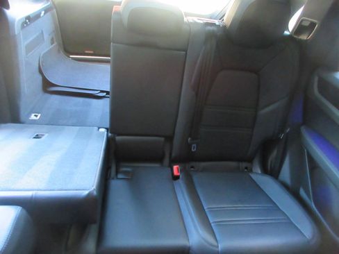 Used 2023 Porsche Cayenne AWD/4WD image 37