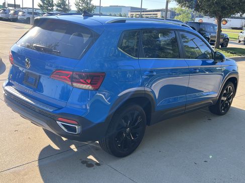Certified 2023 Volkswagen Taos SE w/ Panoramic Sunroof Package FWD image 10