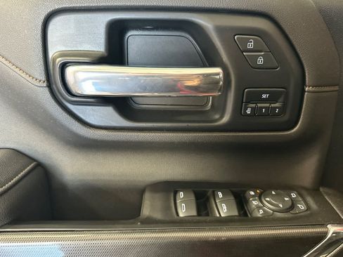 Used 2022 GMC Sierra 2500 AT4 w/ AT4 Premium Plus Package AWD/4WD image 15