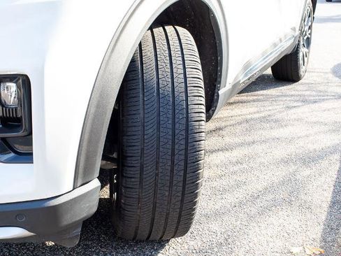 Certified 2025 Ford Explorer Platinum w/ Ultimate Package image 9