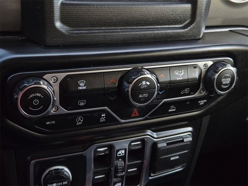 Used 2022 Jeep Gladiator Sport image 19