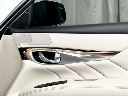 Used 2015 INFINITI Q70 L 5.6 w/ V8 Deluxe Technology Package image 37