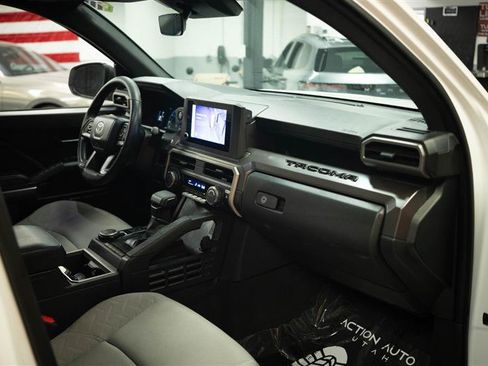Used 2024 Toyota Tacoma SR5 AWD/4WD image 12