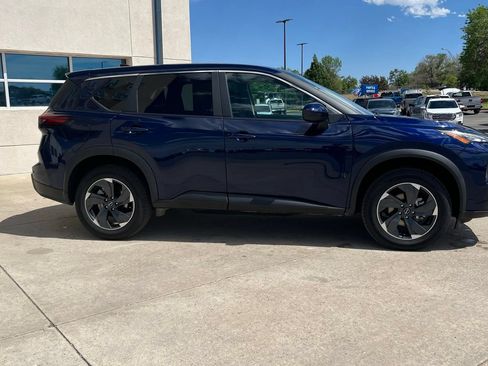 Used 2025 Nissan Rogue SV AWD/4WD image 3