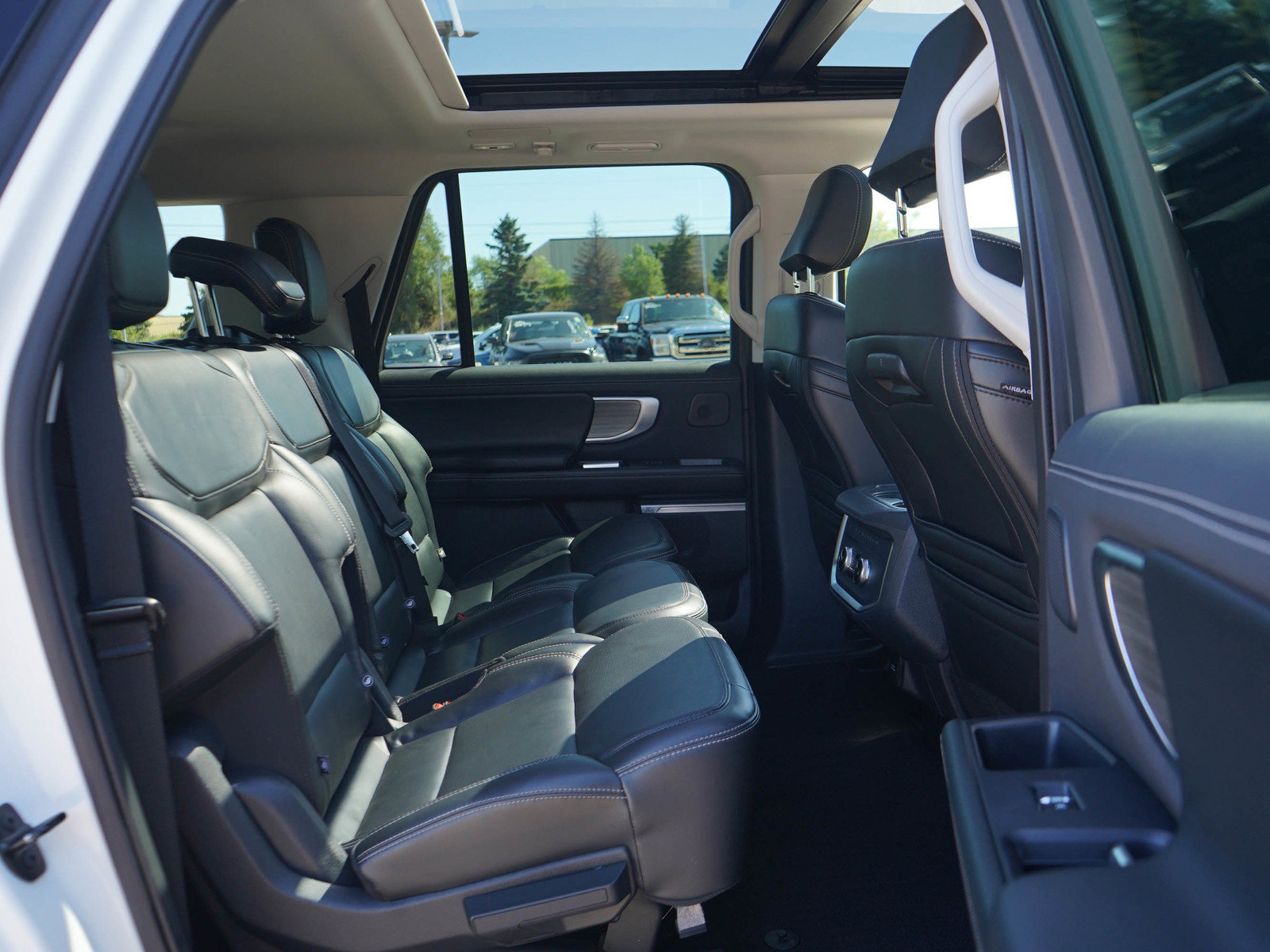 Used 2025 Ford Expedition Max Platinum w/ Driver's Package AWD/4WD image 12