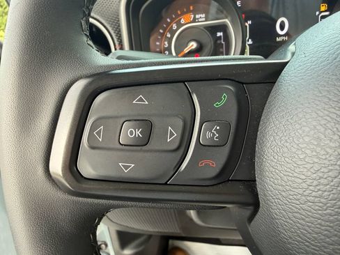 Used 2025 Jeep Wrangler Unlimited Rubicon w/ Convenience Group AWD/4WD image 13
