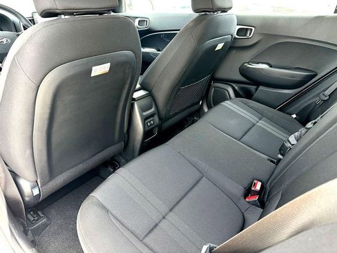 Used 2025 Hyundai Venue SEL FWD image 21