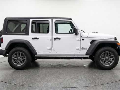 Used 2025 Jeep Wrangler Sport S image 11