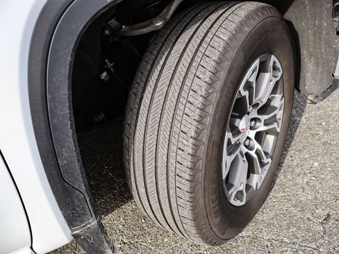 Certified 2025 GMC Sierra 1500 SLT image 38