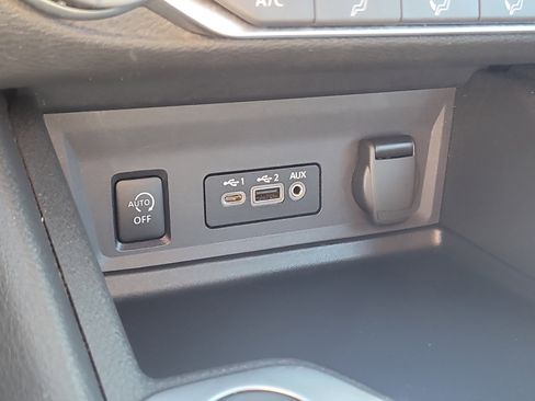 Used 2024 Nissan Sentra SV image 24