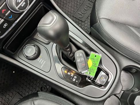 Used 2019 Jeep Cherokee Limited AWD/4WD image 41
