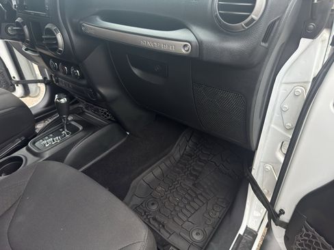 Used 2017 Jeep Wrangler Sport AWD/4WD image 31
