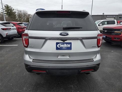 Used 2018 Ford Explorer XLT w/ Equipment Group 202A image 5