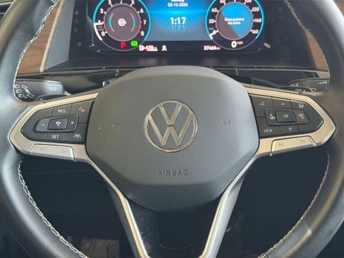 Used 2025 Volkswagen Atlas SE image 30