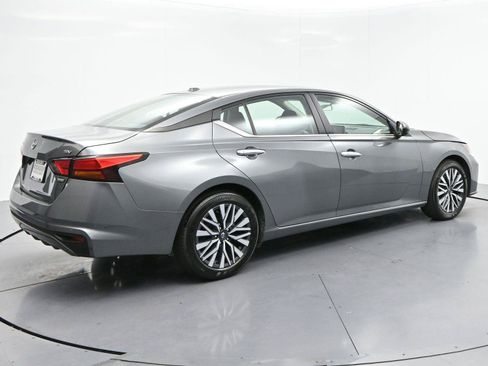 Used 2024 Nissan Altima 2.5 SV FWD image 7