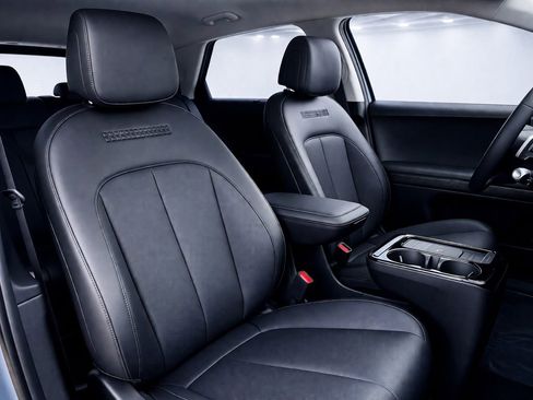 Used 2025 Hyundai Ioniq 5 SEL image 16