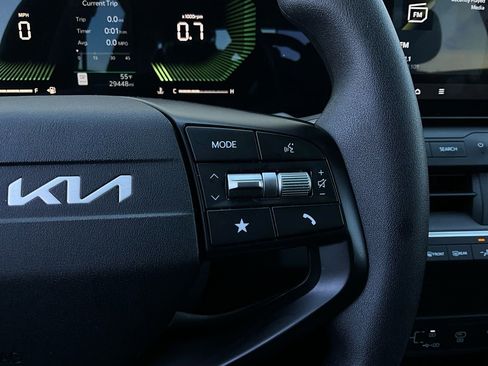 Used 2025 Kia K4 LXS image 35