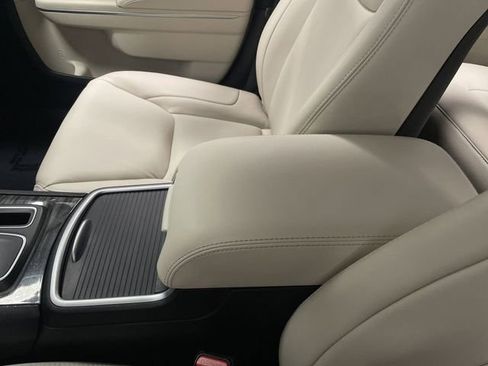 Used 2021 Chrysler 300 Touring L image 18
