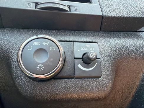 Used 2011 Chevrolet Traverse LT FWD image 20