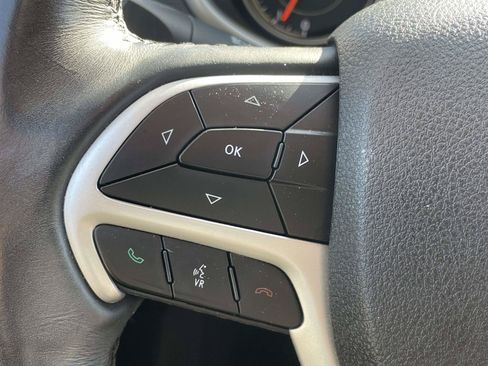 Used 2018 Jeep Cherokee Limited FWD image 23