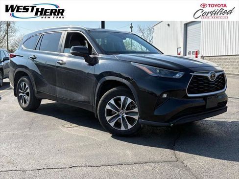 Certified 2023 Toyota Highlander XLE AWD/4WD image 1