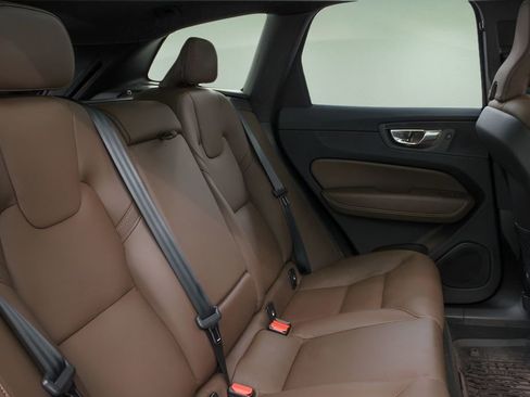 Certified 2025 Volvo XC60 B5 Plus w/ Protection Package Premier AWD/4WD image 24