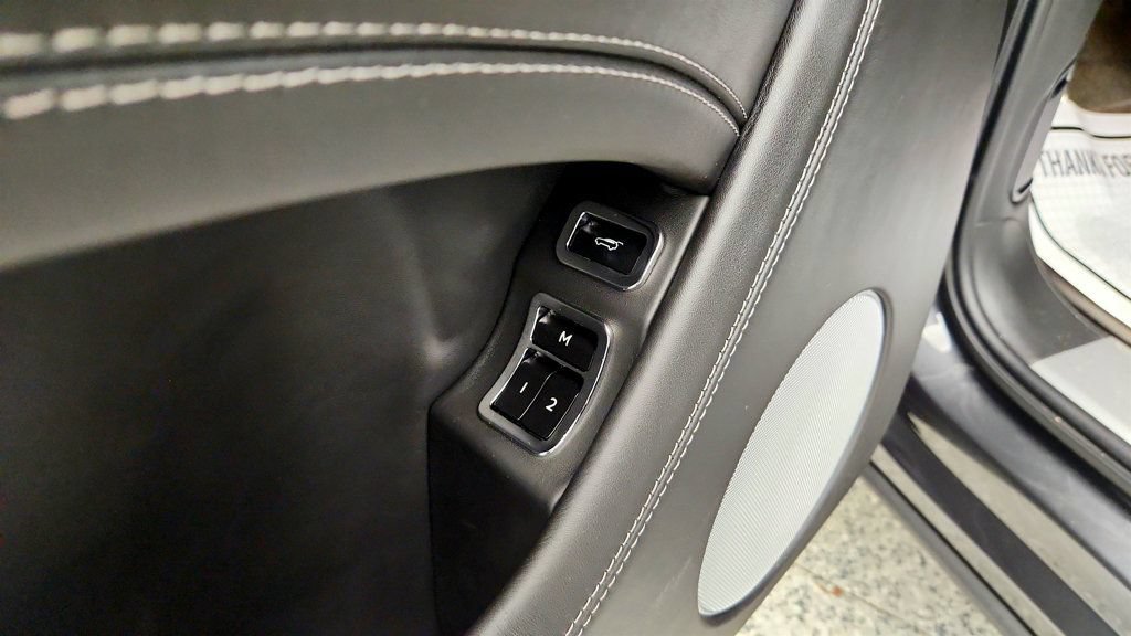 Used 2018 Bentley Bentayga AWD/4WD image 16