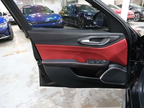 Used 2019 Alfa Romeo Giulia w/ Nero Edizione image 16