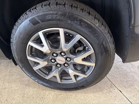 Used 2023 GMC Acadia SLT image 44