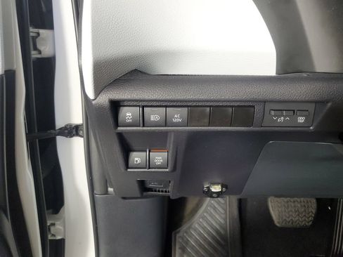 Used 2025 Toyota Sienna XLE w/ XLE Plus Package FWD image 27