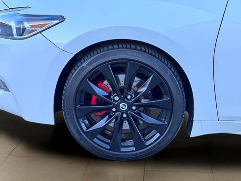 Used 2017 Nissan Maxima SR w/ Midnight Edition image 38