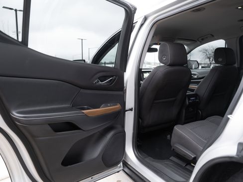 Used 2019 GMC Acadia SLE image 23