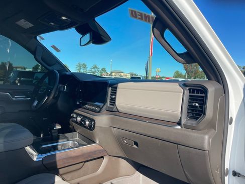 Used 2023 GMC Sierra 1500 SLT w/ SLT Premium Plus Package image 29