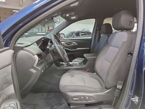 Used 2023 Chevrolet Traverse LT image 9