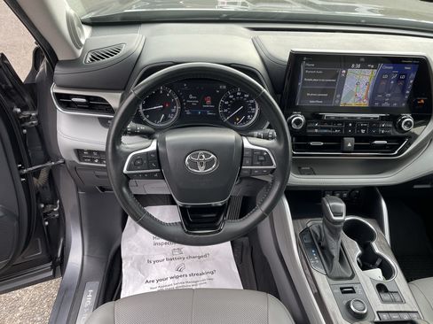 Certified 2020 Toyota Highlander Limited AWD/4WD image 12