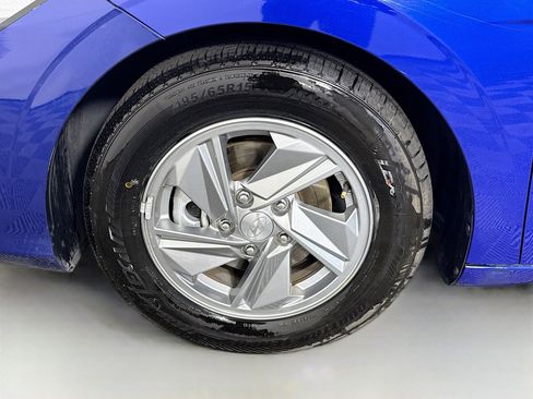 Used 2024 Hyundai Elantra SE image 37