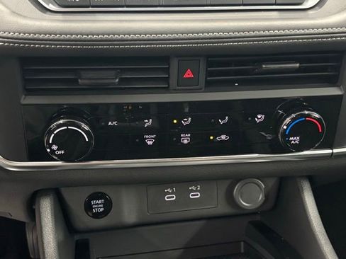 Used 2025 Nissan Rogue S FWD image 26