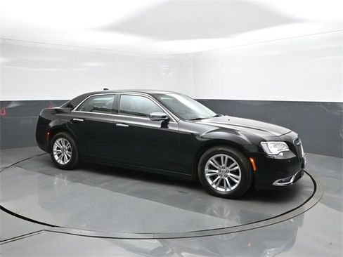 Used 2016 Chrysler 300 C w/ Safetytec Plus Group image 17