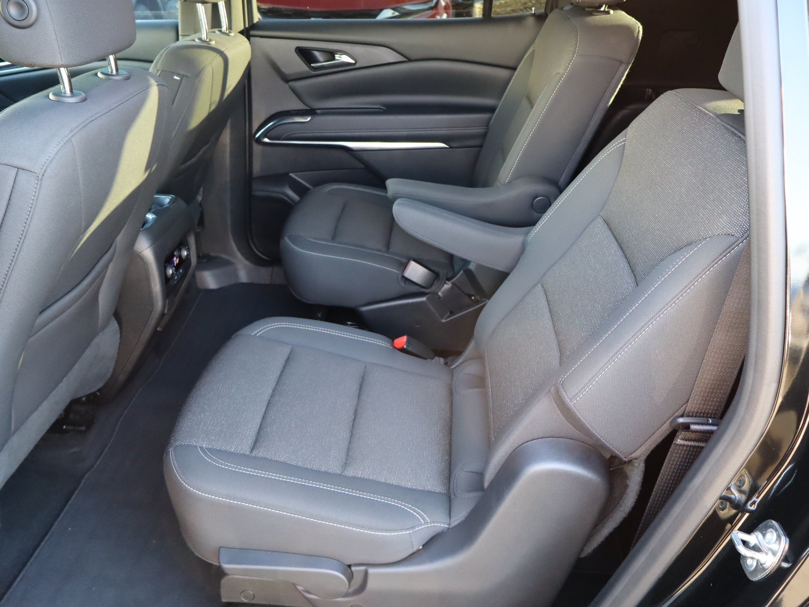 Used 2024 Chevrolet Traverse LT w/ Midnight/Sport Edition FWD image 31