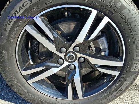 Certified 2023 Volvo XC40 B5 Plus w/ Climate Package AWD/4WD image 10