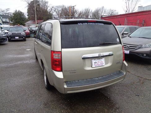 Used 2009 Dodge Grand Caravan SXT image 5