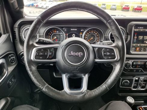 Used 2018 Jeep Wrangler Unlimited Sahara AWD/4WD image 8