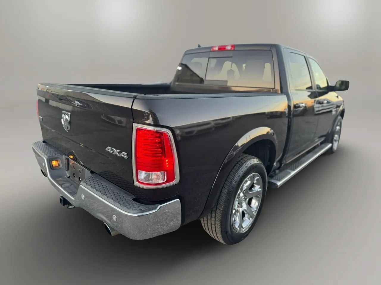 Used 2017 RAM 1500 Laramie w/ Convenience Group AWD/4WD image 8
