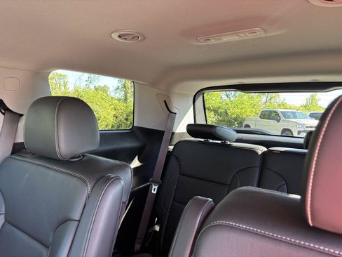 Used 2023 GMC Acadia SLT w/ Technology Package AWD/4WD image 18