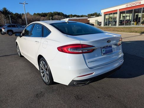 Used 2020 Ford Fusion SE image 3
