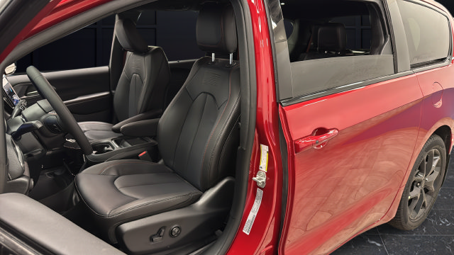New 2027 Chrysler Pacifica Select FWD image 36