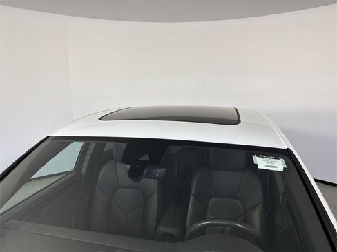 Certified 2023 Porsche Macan image 17