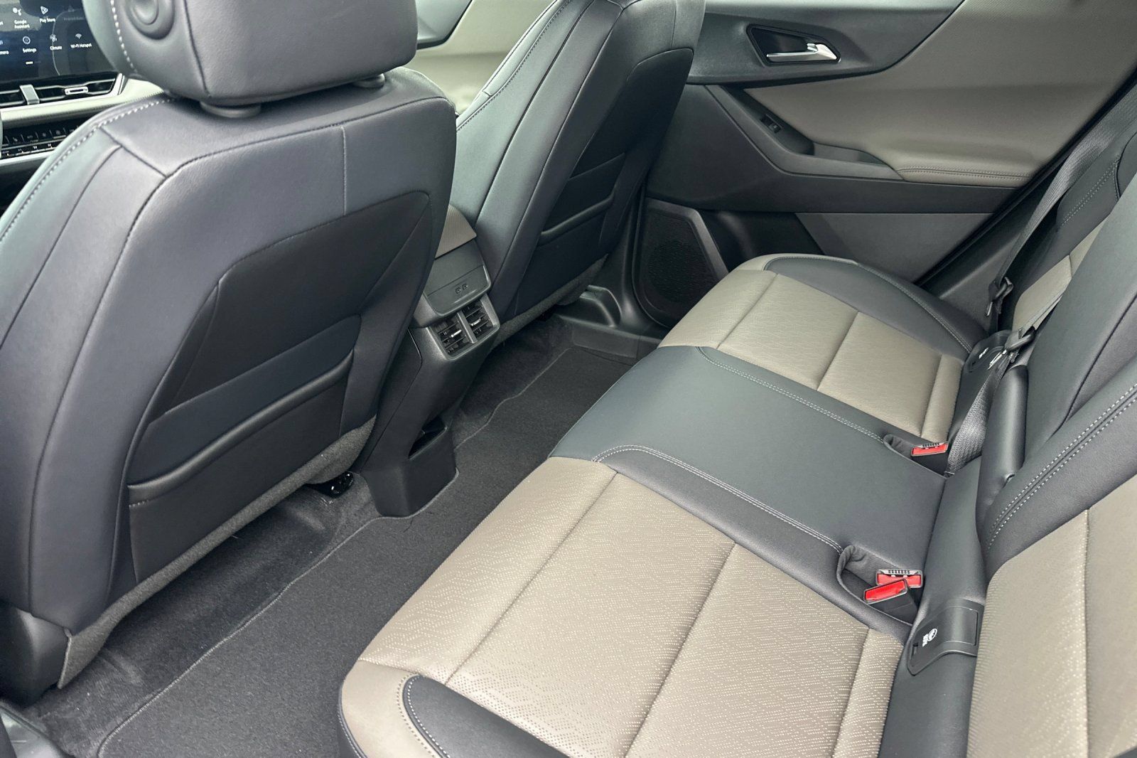 Used 2026 Chevrolet Equinox LT w/ Convenience Package II FWD image 13